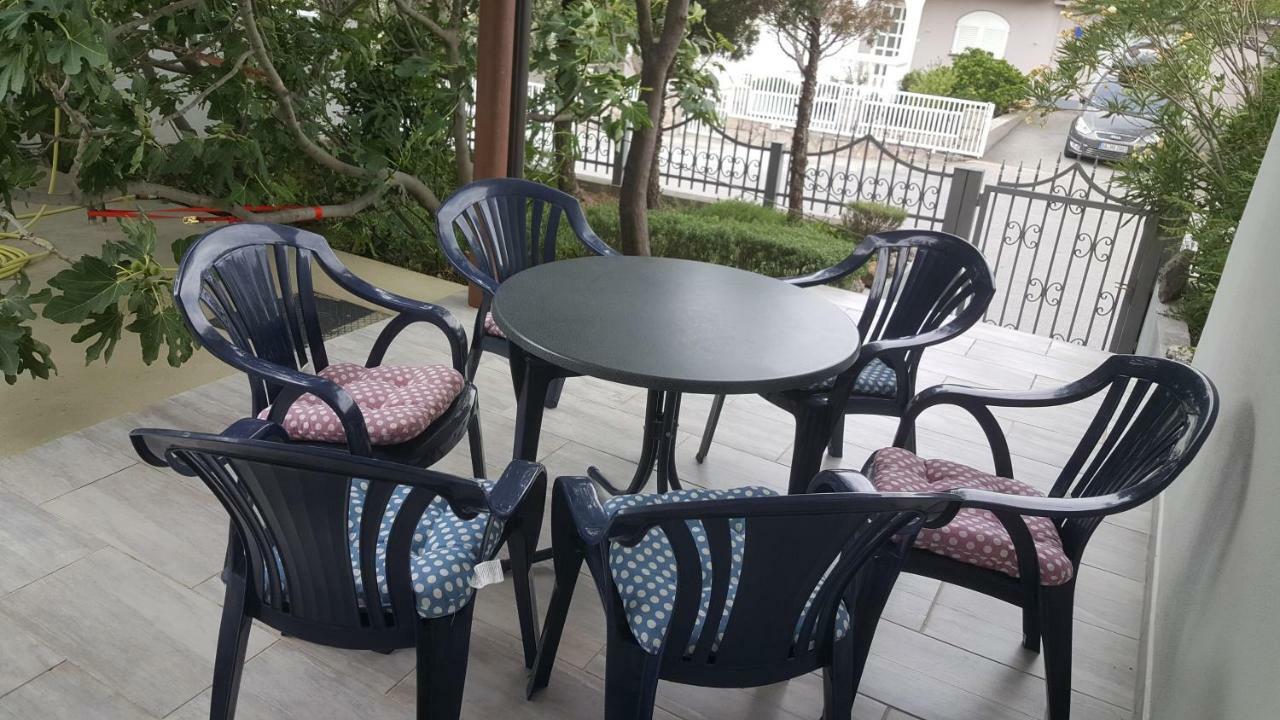 Apartman Zahira Карлобаг Екстериор снимка